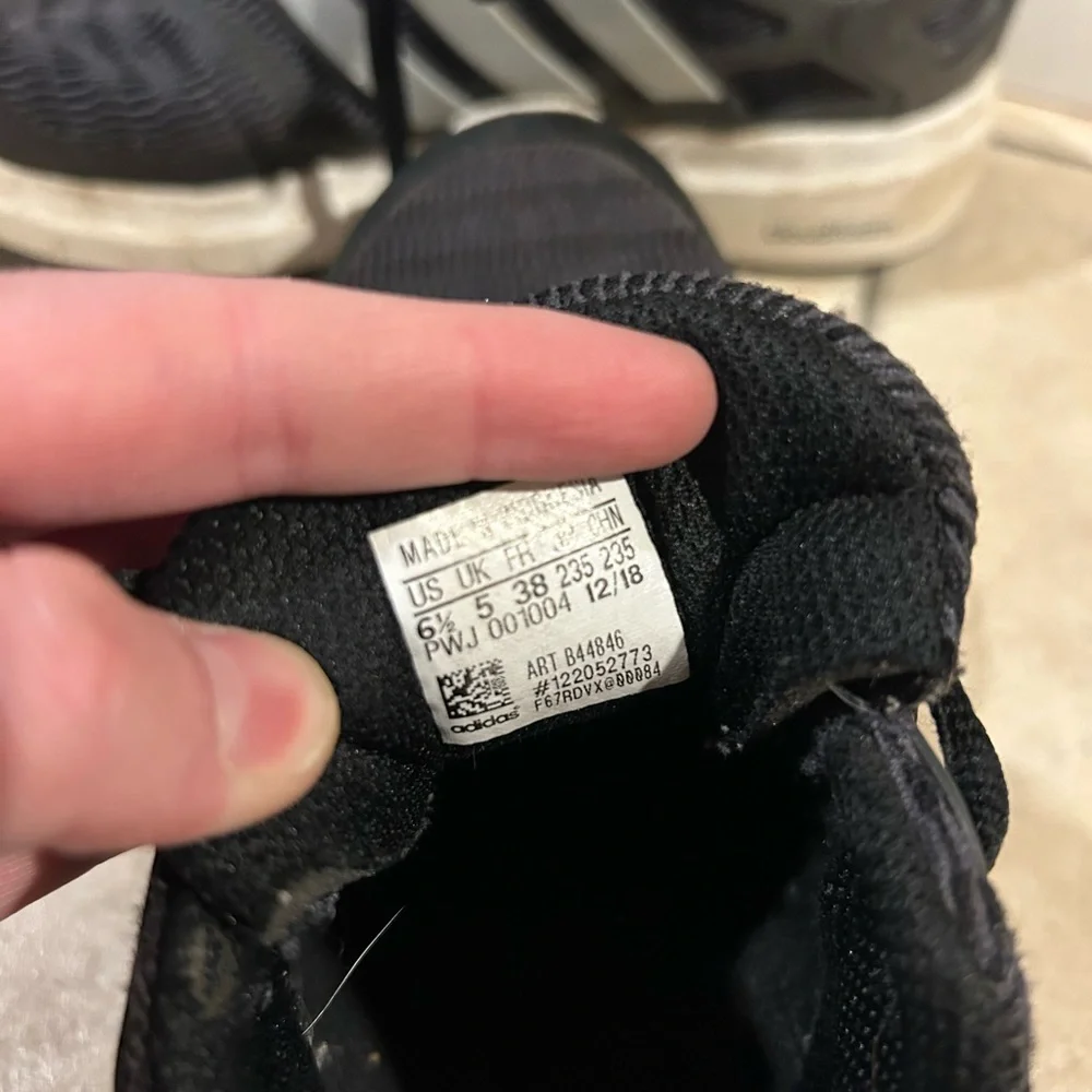 Adidas athletic shoes - Picture 4 of 5